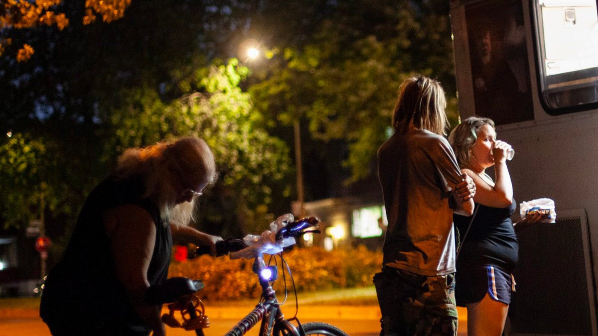 Les paysages nocturnes des grandes villes devraient être sûrs et vivables pour tout le monde.